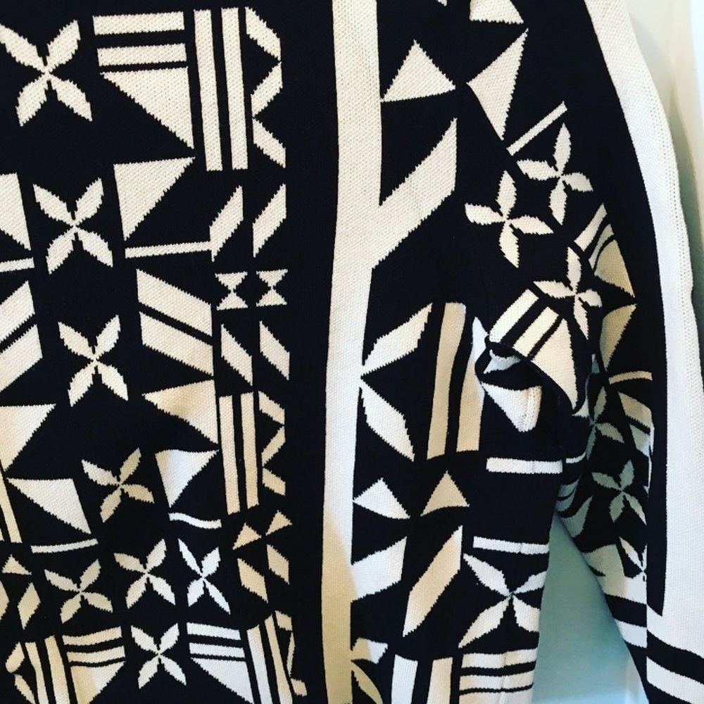 Geometric Aztec Pattern Sweater - Picture 5 of 6